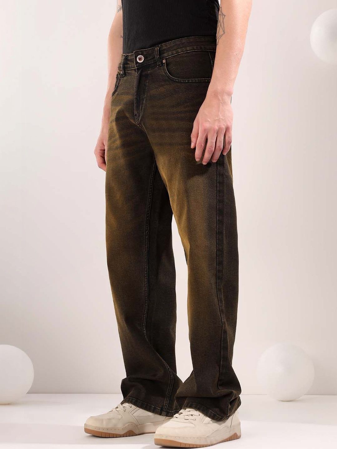 Men Straight Fit Mid-Rise Heavy Fade Jeans
