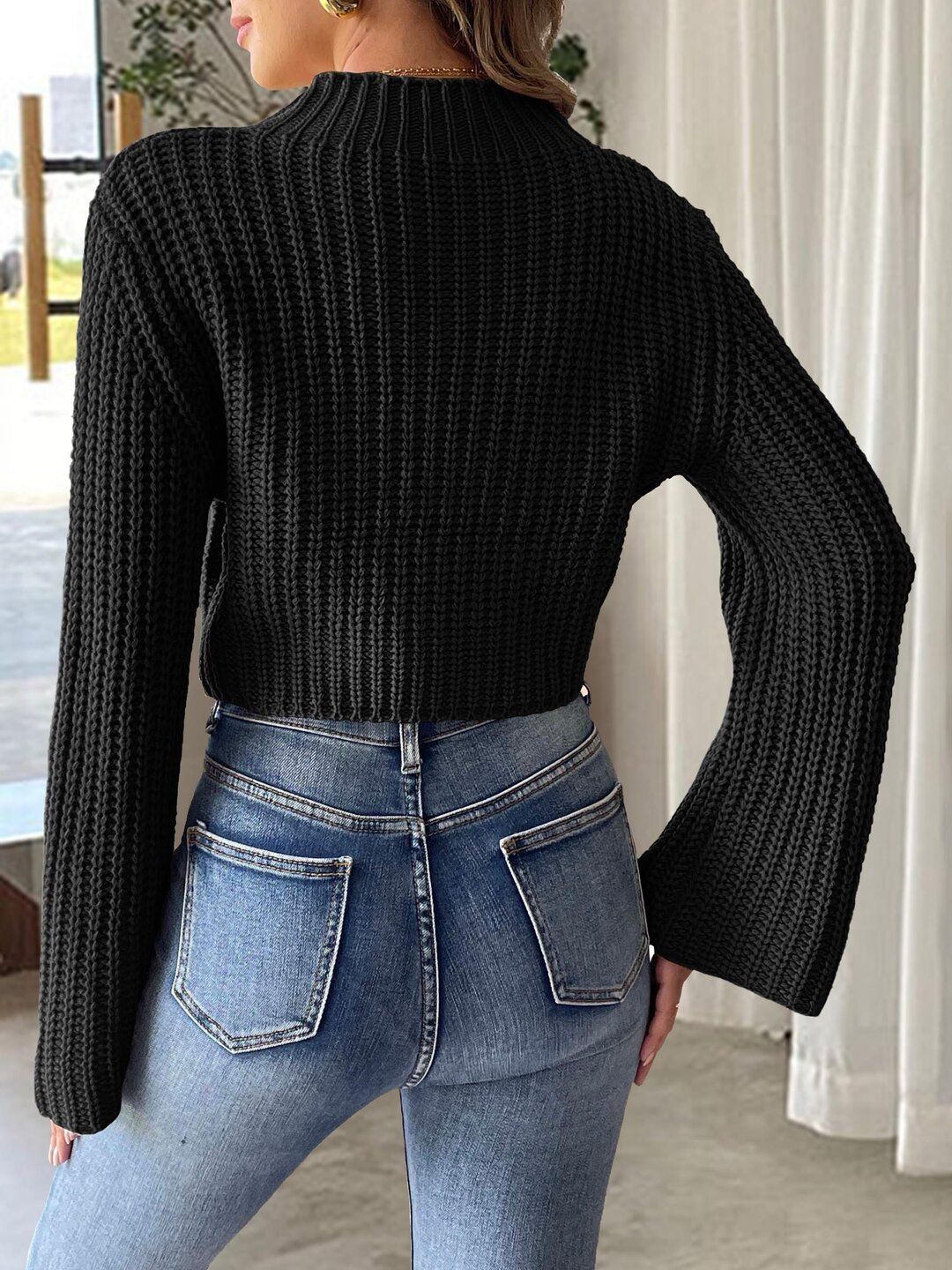 Women Ribbed Crop Pullover with Applique Detail