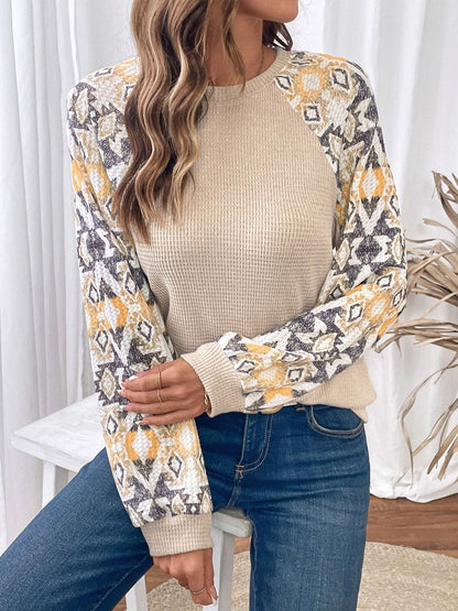 Colourblocked T-shirt in Beige Cotton Geometric - Nowi Korean Fashion