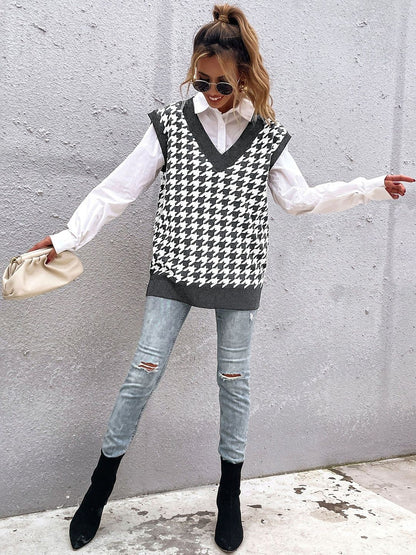Women's White Checked Printed Sweater Vest