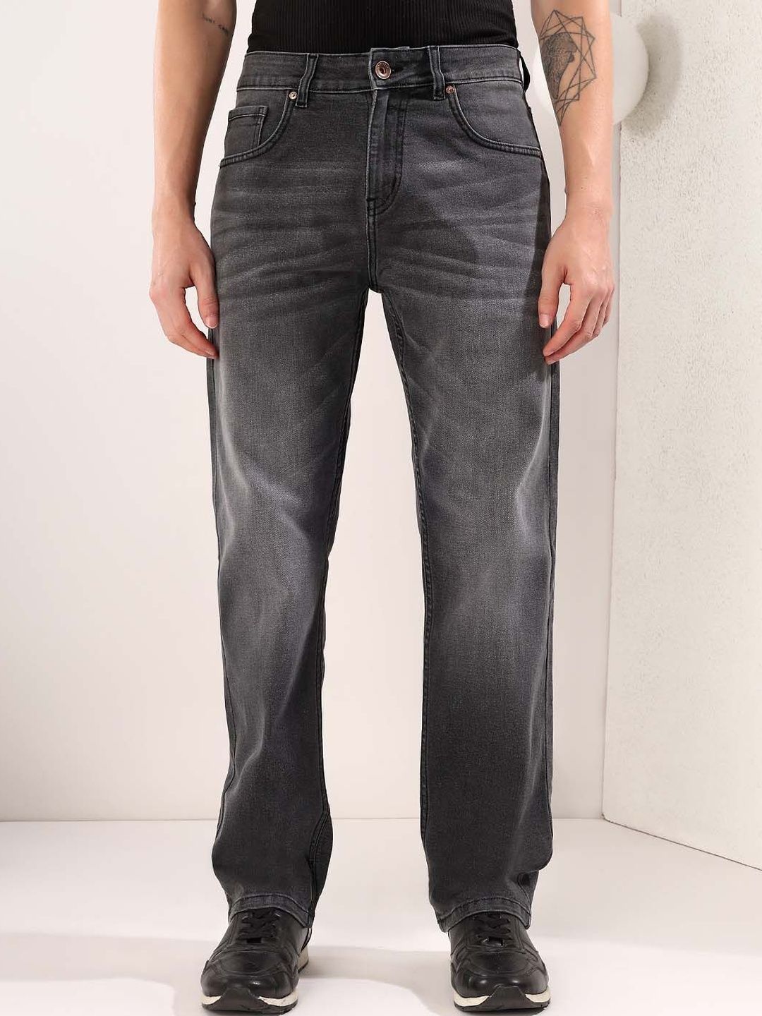 Men Straight Fit Mid-Rise Light Fade Jeans