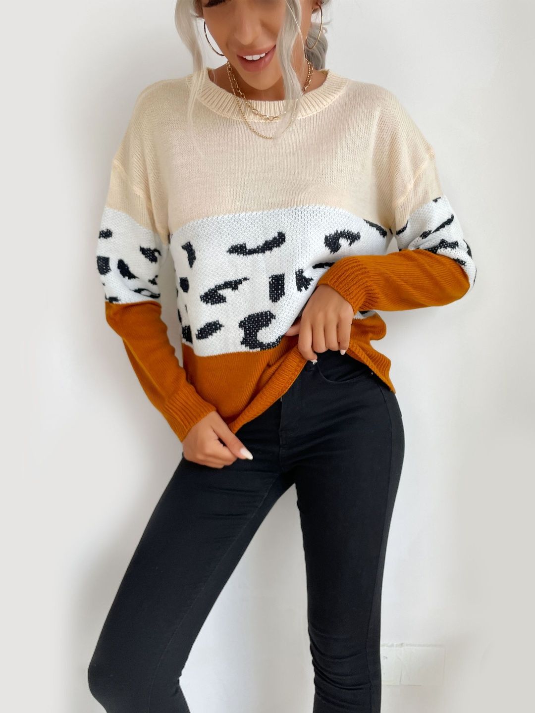 Animal Printed Pullover in White Style 592 - Nowi Korean Fashion