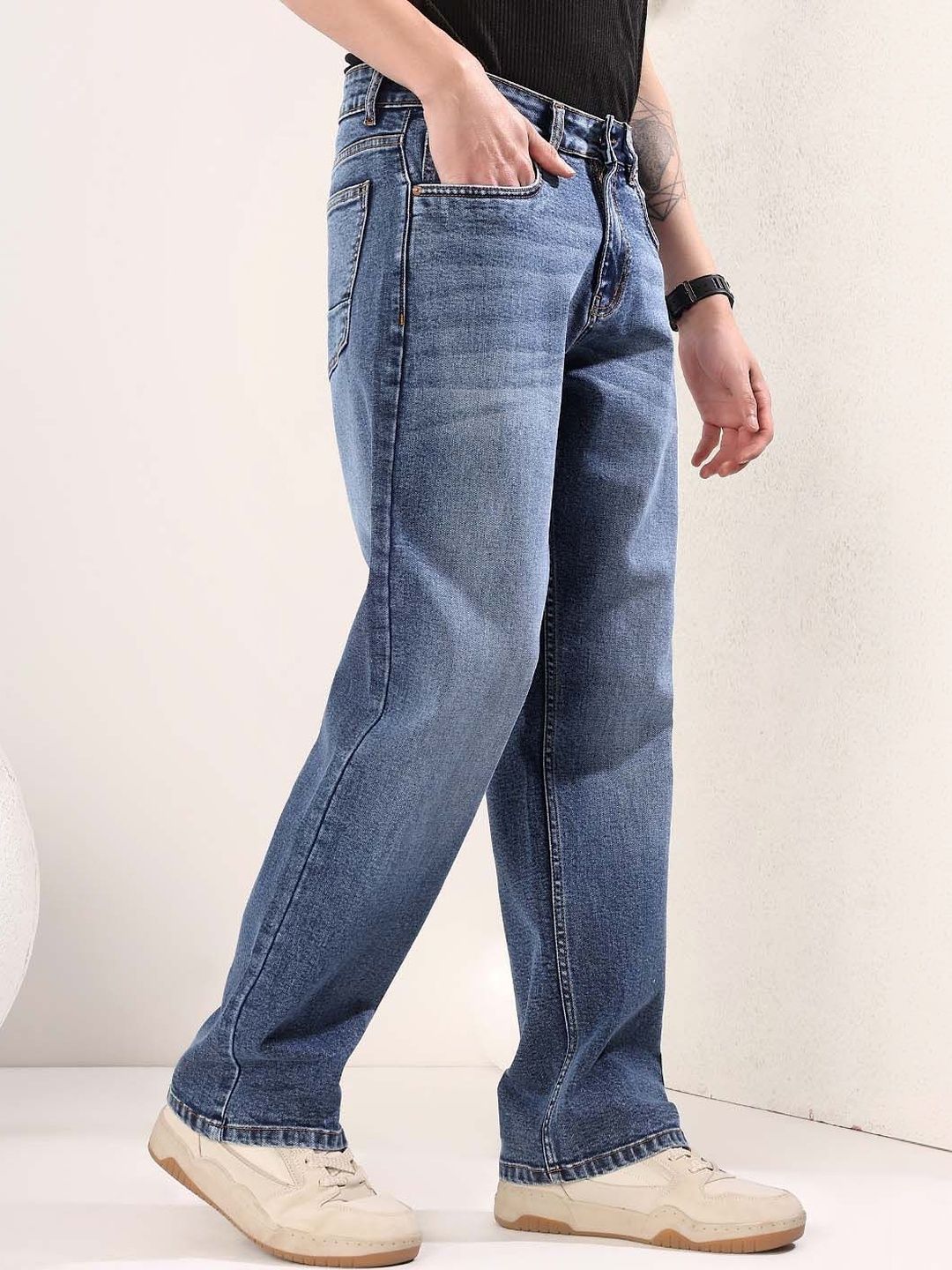 Men Straight Fit Mid-Rise Light Fade Jeans