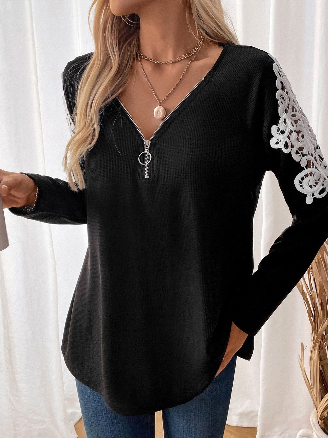 Women V-Neck Applique T-shirt