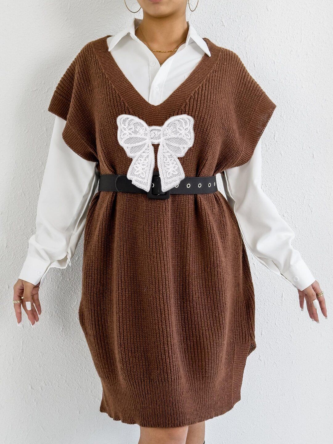 Women Ribbed Longline Sweater Vest with Applique Detail