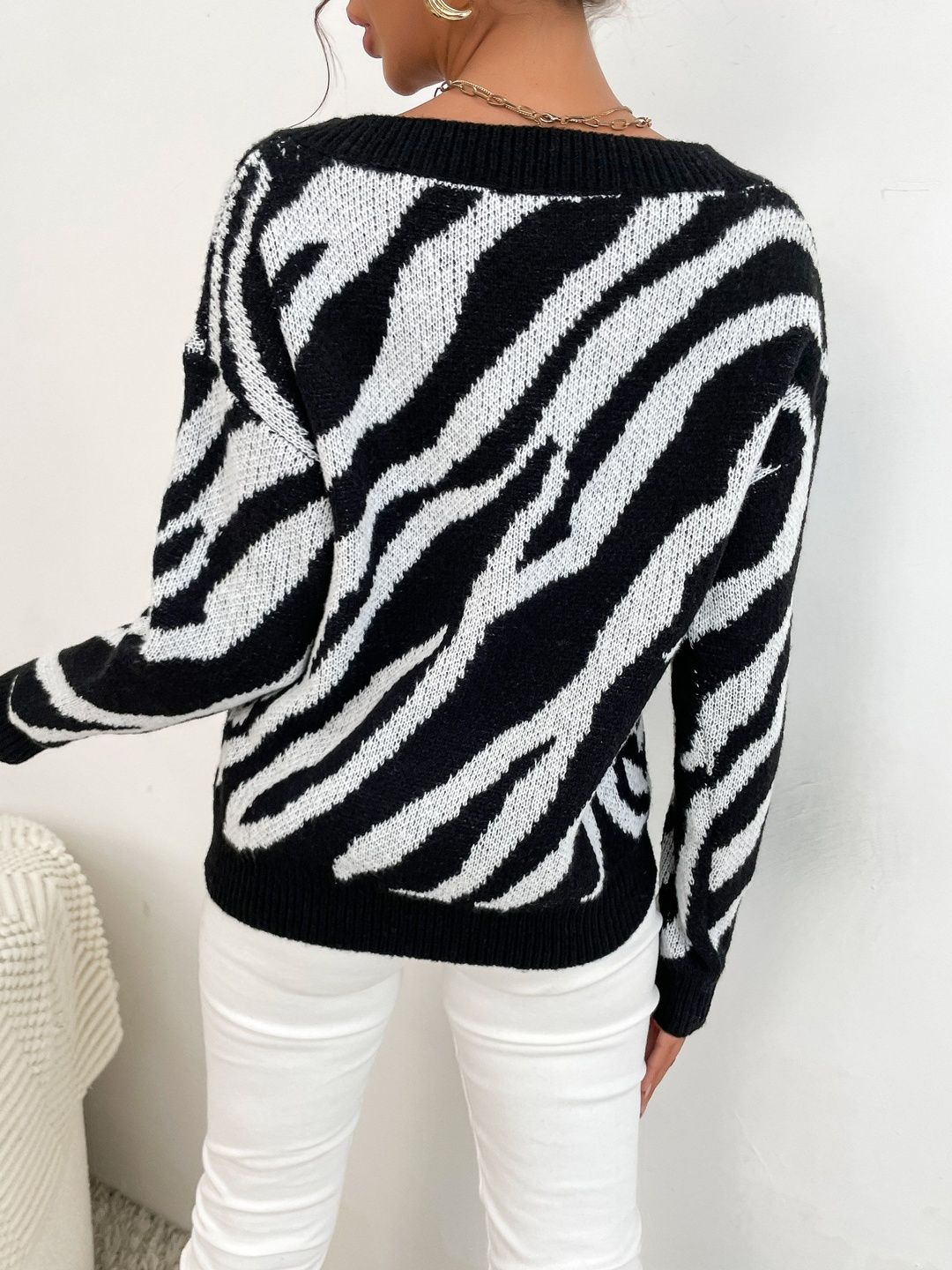 Women's Black Animal Printed Pullover Blend Regular Fit